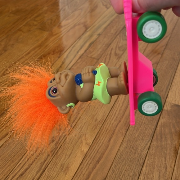 Vintage 1990s Orange Haired Singing Troll Doll on Skateboard - Picture 10 of 12